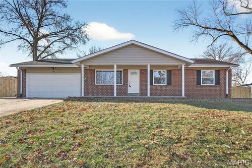 28 Saint Lawrence Drive, St Peters, MO, 63376 | Card Image