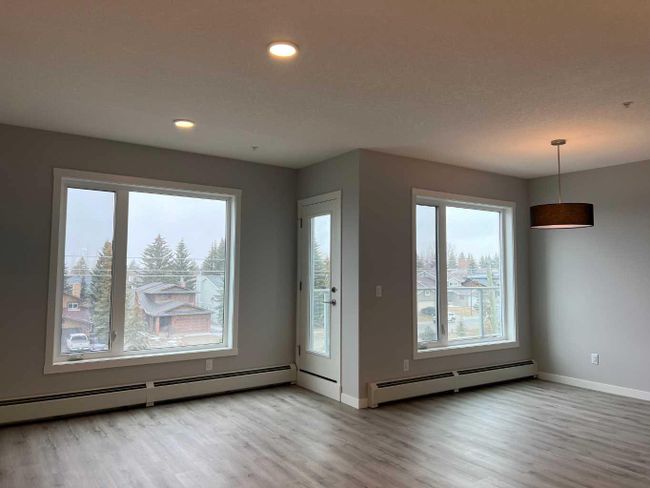 412 - 200 Shawnee Square Sw, Home with 3 bedrooms, 2 bathrooms and 1 parking in Calgary AB | Image 2
