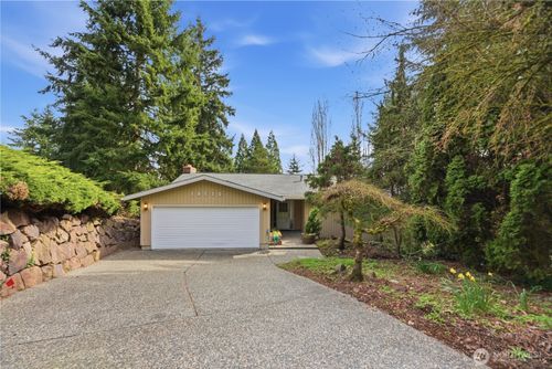 18510 66th Ave Ne, Kenmore, WA, 98028-7927 | Card Image