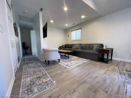 5955 N Silvery Ln, Dearborn Heights, MI, 48127-3126 | Card Image