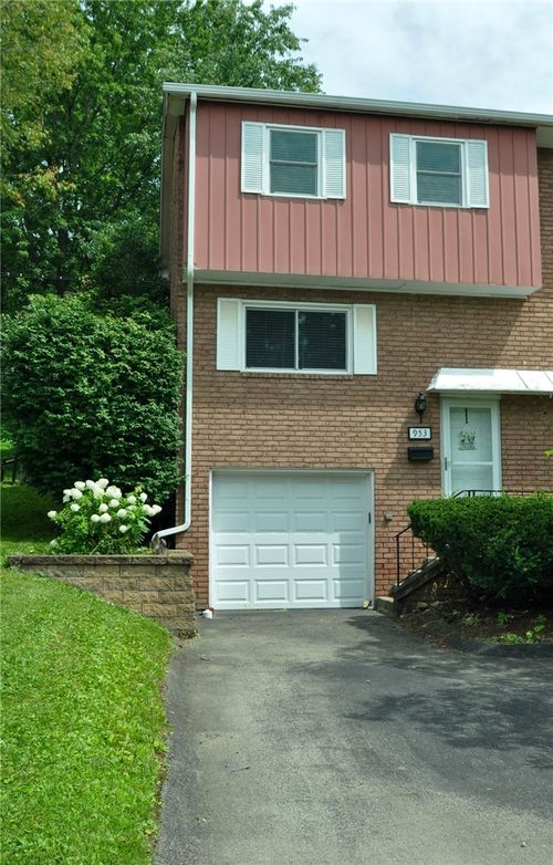 953 Academy Heights Dr, Greensburg, PA, 15601-1438 | Card Image