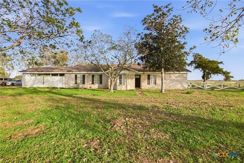 680 E Frontage Rd, Victoria, TX, 77905-4261 | Card Image