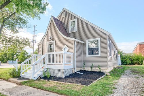 116 W 4th St, Davison, MI, 48423-1302 | Card Image