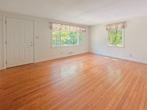 4 Dogwood Dr, Stony Brook, NY, 11790-2116 | Card Image