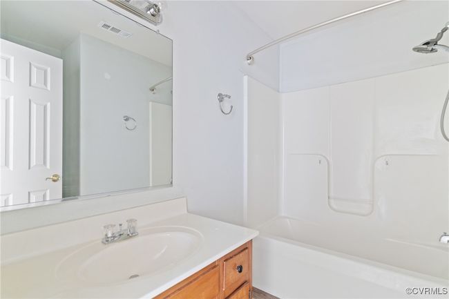 Bathroom with vanity and shower / washtub combination | Image 24