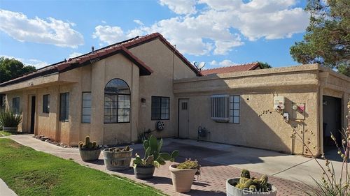 11620 Locust Ln, Apple Valley, CA, 92308 | Card Image