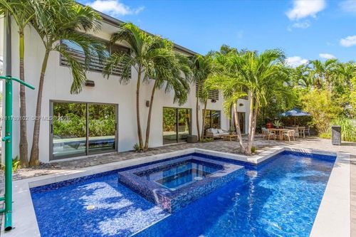 635 Curtiswood Dr, Key Biscayne, FL, 33149-2001 | Card Image