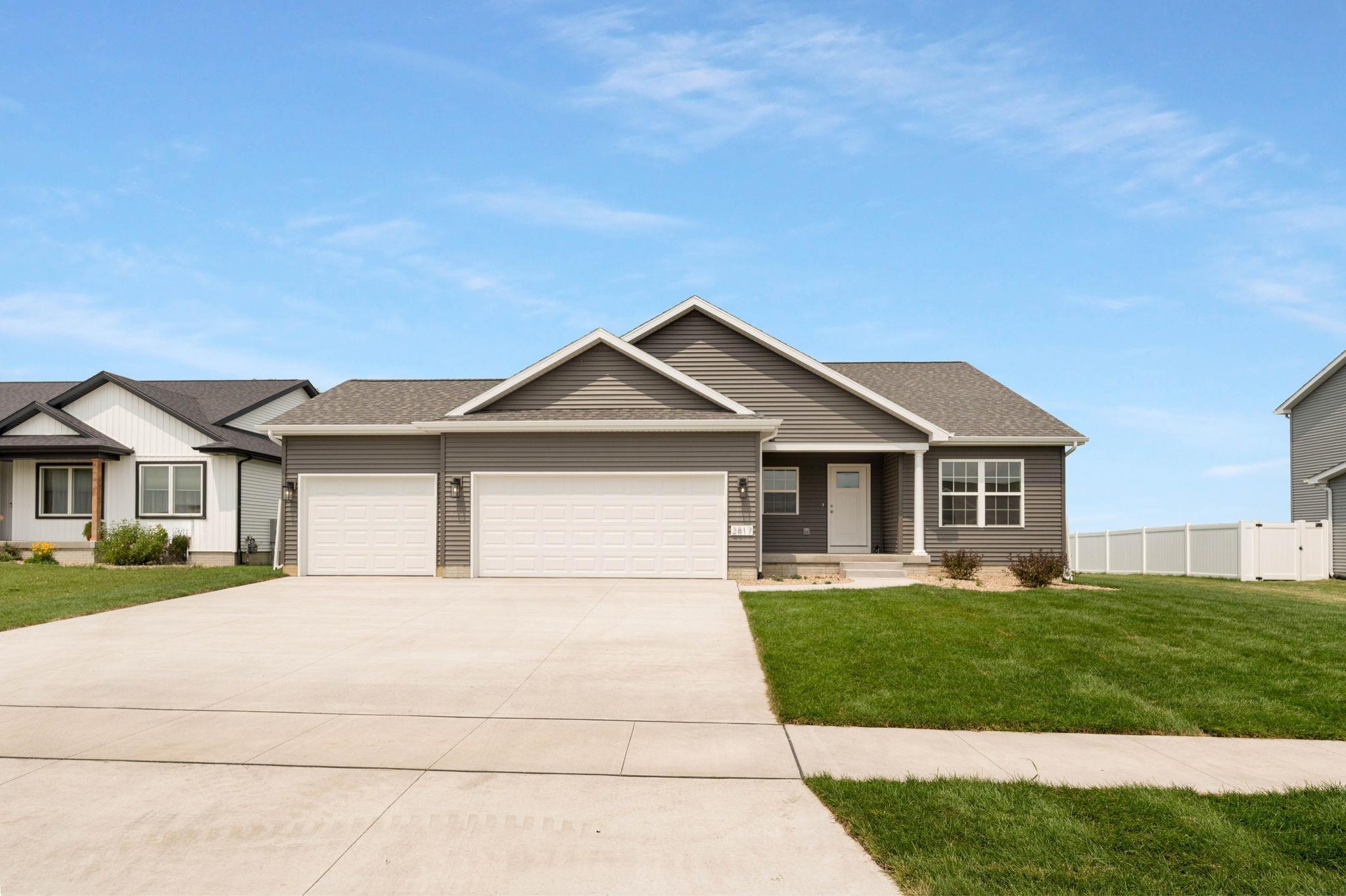 Arbor Ridge Rd, Cedar Falls, IA 50613