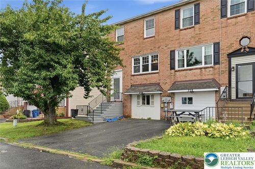 236 Vista Dr, Easton, PA, 18042-7205 | Card Image