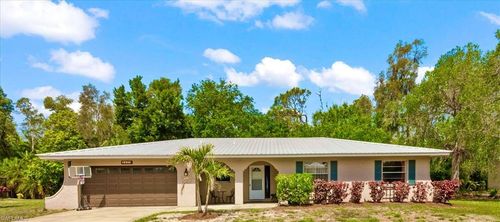 2431 N Westwood Dr, North Fort Myers, FL, 33917-2539 | Card Image
