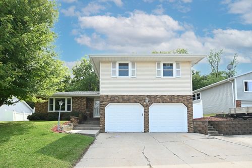 508 Rosemary Ln, Anamosa, IA, 52205-1561 | Card Image