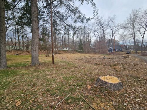 1082-1078 Violet Ave, Hyde Park, NY, 12538-1684 | Card Image