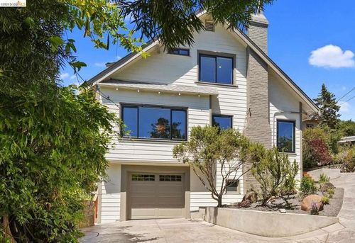 5765 Manila Ave, Oakland, CA, 94618-1711 | Card Image