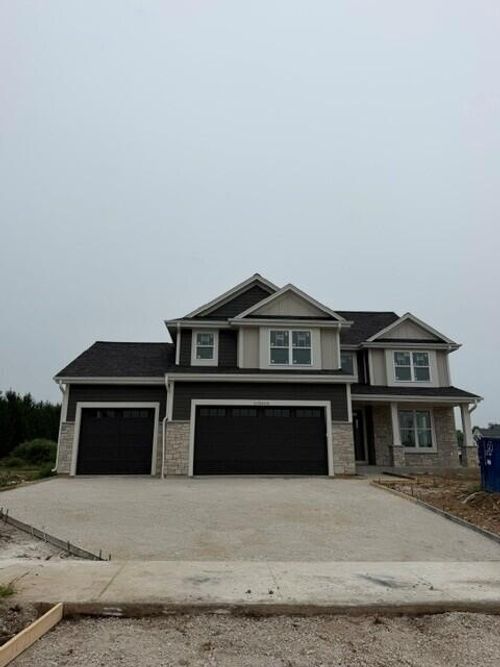 N75 W24728 Lauren Dr, Sussex, WI, 53089-5602 | Card Image