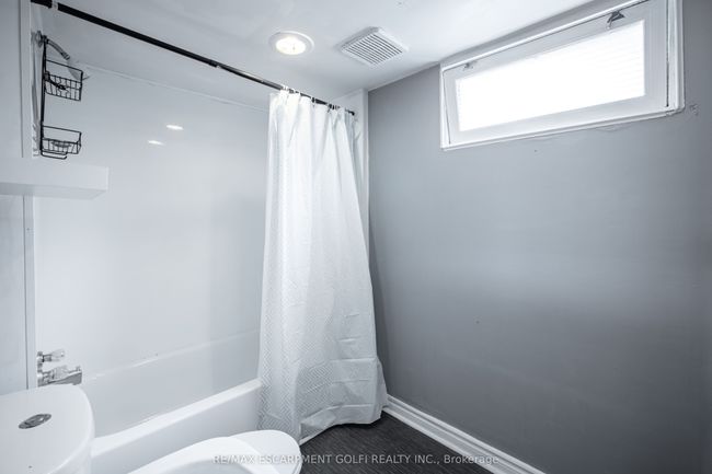 18 Grove Ave, House other with 6 bedrooms, 2 bathrooms and 4 parking in Saint Catharines ON | Image 24