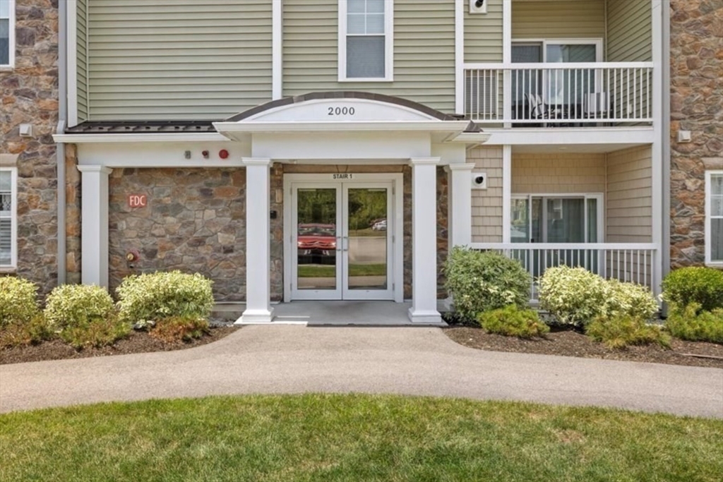 Pennington Dr, Walpole, MA 02081