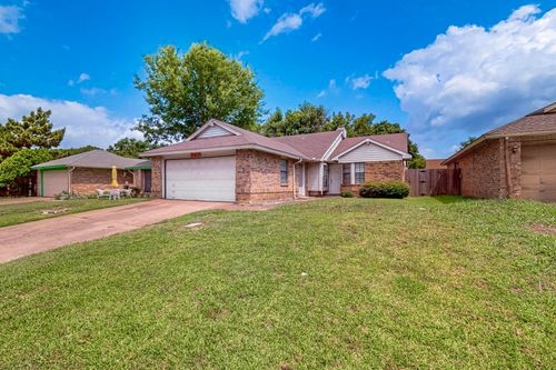 2411 Brookdale Dr, Arlington, TX, 76014-1809 | Card Image