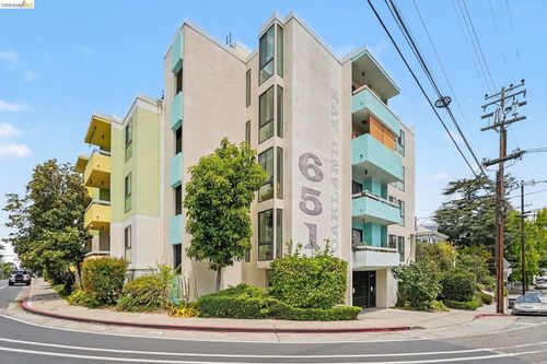 2d-651 Oakland Ave, Oakland, CA, 94611 | Card Image