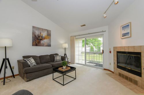 176 Westfield Way, Pewaukee, WI, 53072-6566 | Card Image