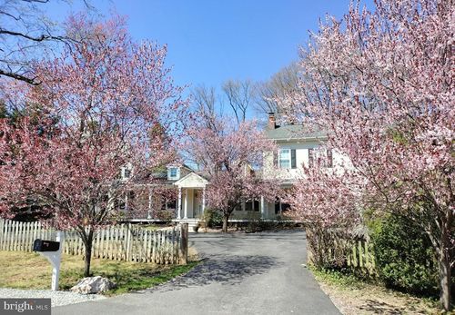 8220 Robey Ave, ANNANDALE, VA, 22003-1366 | Card Image