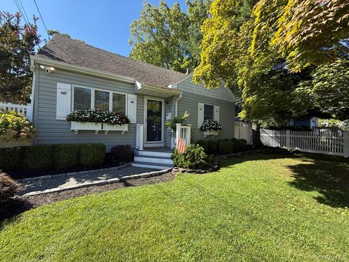 124 Smith Ave, Islip, NY, 11751-4313 | Card Image