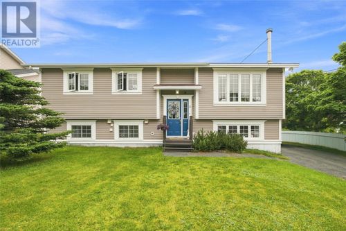 3 Archibald Dr, Home with 6 bedrooms, 2 bathrooms and null parking in Paradise NL | Card Image