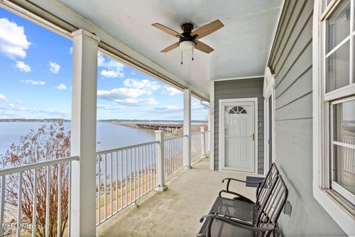 74 Lake Barnett Dr, Brandon, MS, 39047-6278 | Card Image