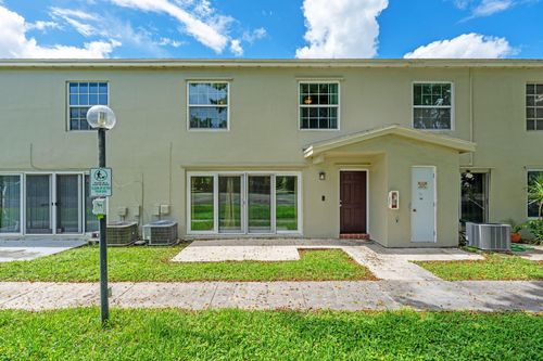 apt-5-5850 Nw 57th Ave, Tamarac, FL, 33319-2421 | Card Image