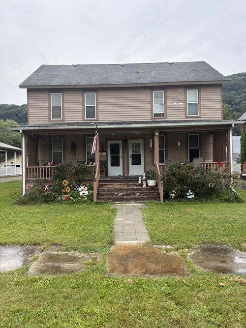 433 Liberty St, Franklin, PA, 16323-1054 | Card Image