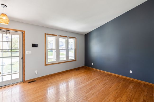 6923 Northview Dr, Home with 3 bedrooms, 3 bathrooms and null parking in Urbandale IA | Image 4