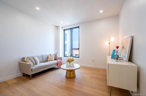 4f-134-16 35th Ave, Flushing, NY, 11354-2817 | Card Image