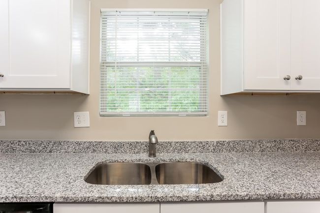 6401 Alford Cir, House other with 3 bedrooms, 3 bathrooms and null parking in Lithonia GA | Image 6