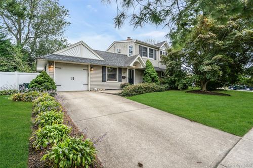 29 Crystal Ln, Westbury, NY, 11590-5738 | Card Image