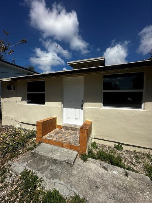 c-1919 Sw 2nd St, Miami, FL, 33135-1701 | Card Image