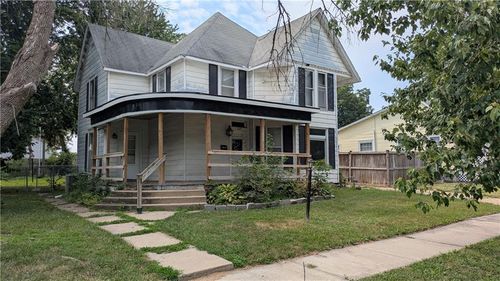 820 Vine St, Chillicothe, MO, 64601-2325 | Card Image