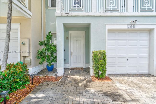 7514 Nw 108 Th Path, Townhouse with 3 bedrooms, 3 bathrooms and null parking in Doral FL | Image 7