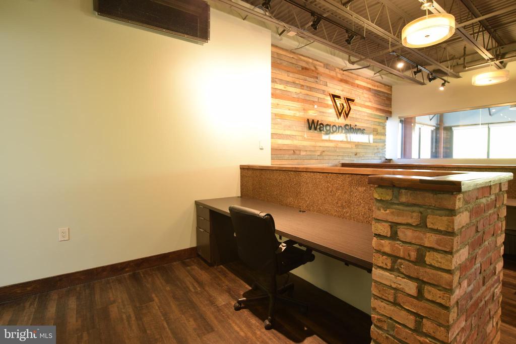 Commercial Lease in STERLING 5