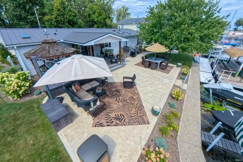 812 S Lakeside Dr, Syracuse, IN, 46567-2020 | Card Image