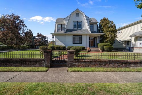 29 Summit Ave, Lynbrook, NY, 11563-1555 | Card Image