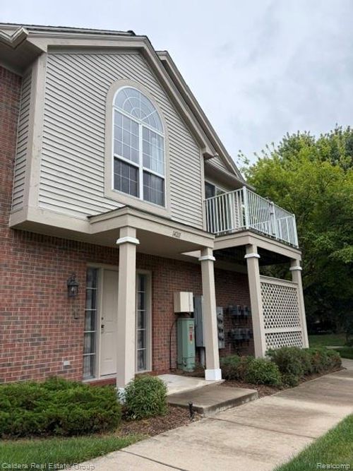 14211 Chesapeake Cir, Commerce Twp, MI, 48390-5928 | Card Image