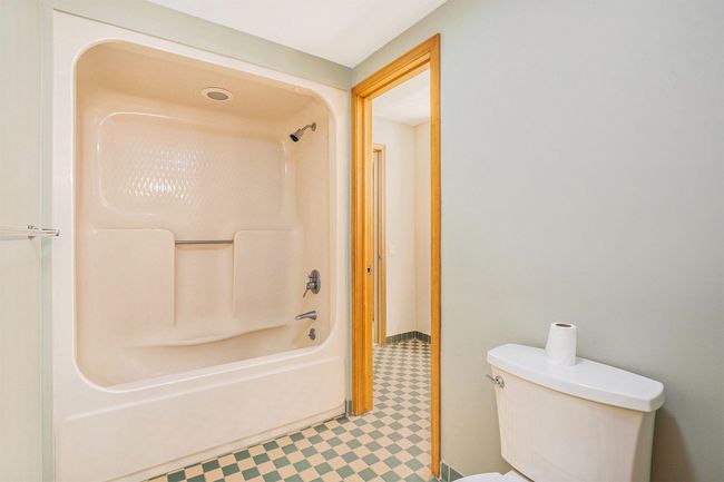 Full bath lower | Image 36