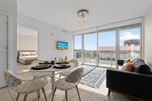 s-418-3900 Biscayne Blvd, Miami, FL, 33137-3773 | Card Image