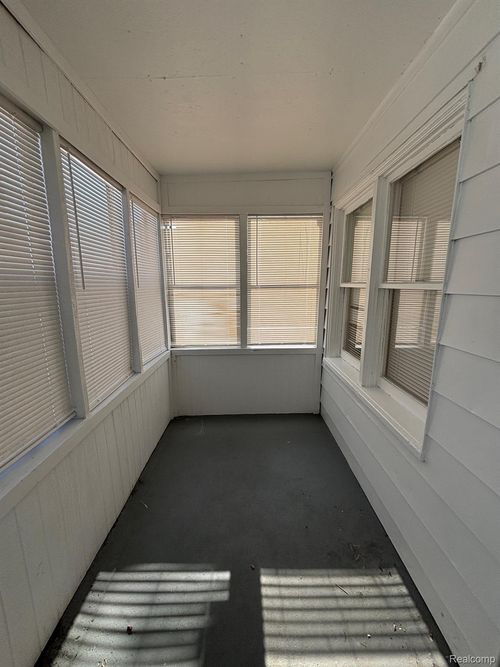 23033 Cayuga Ave, Hazel Park, MI, 48030-2701 | Card Image