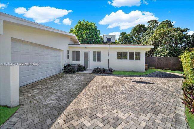 7860 Sw 134 Th St, House other with 4 bedrooms, 3 bathrooms and null parking in Pinecrest FL | Image 4