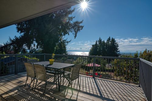 4735 Laurel Avenue, Sechelt, BC, V7Z0B4 | Card Image