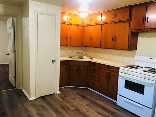 518 W Sycamore St, Denton, TX, 76201-5996 | Card Image