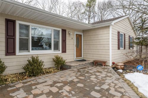 8 Shelley Ct, Middle Island, NY, 11953-2121 | Card Image