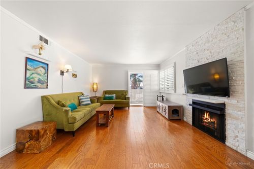 203-955 E. 3rd Street, Long Beach, CA, 90802 | Card Image