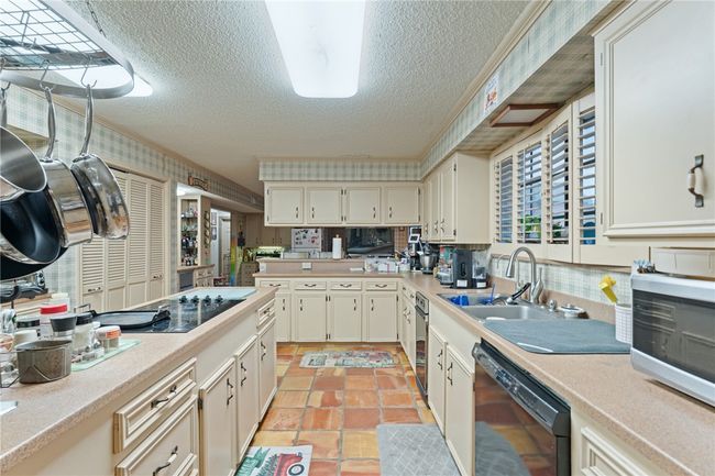 7033 Chiswick Dr, House other with 4 bedrooms, 5 bathrooms and null parking in Corpus Christi TX | Image 15