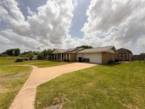221 Moran Cir, Jewett, TX, 75846-4647 | Card Image